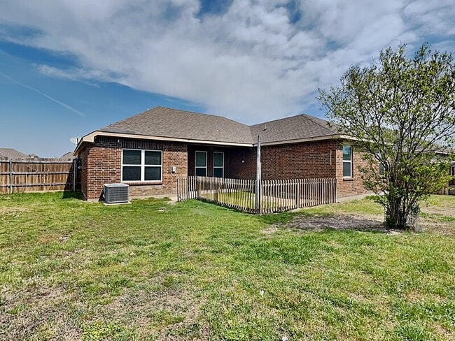 Building Photo - 528 Meadow Springs Dr