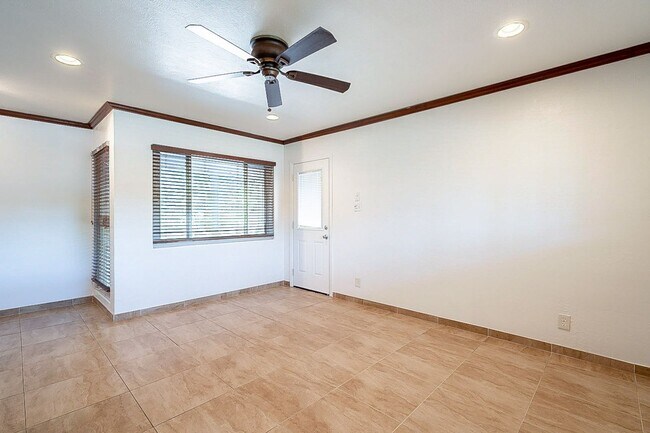 Building Photo - South Scottsdale with Views of Camelback!