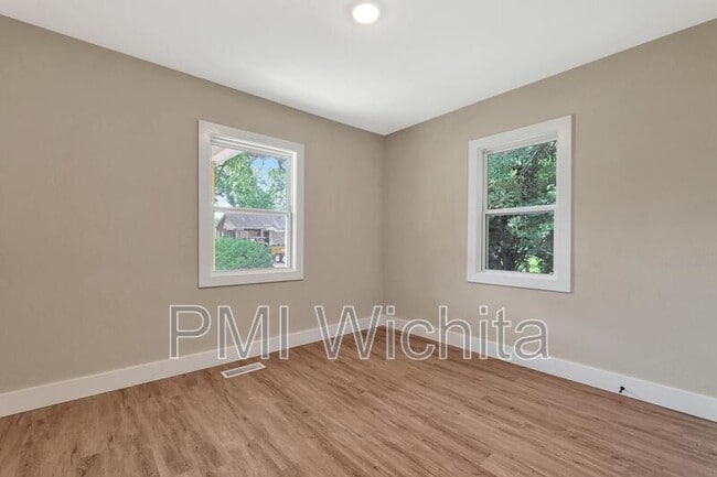 Building Photo - 339 N Joann St