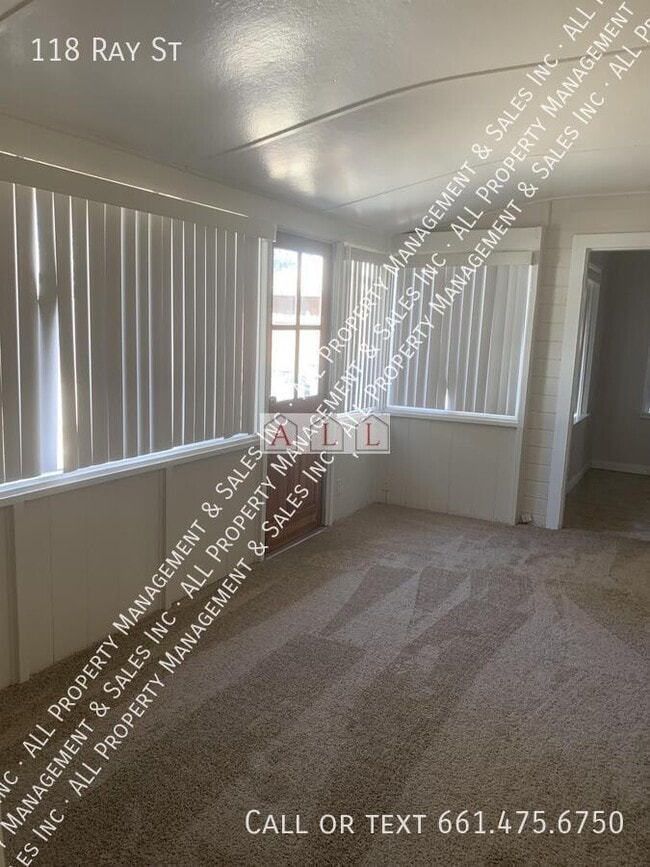 Building Photo - 118 Ray St