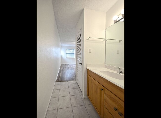Building Photo - 663 Floral Ave