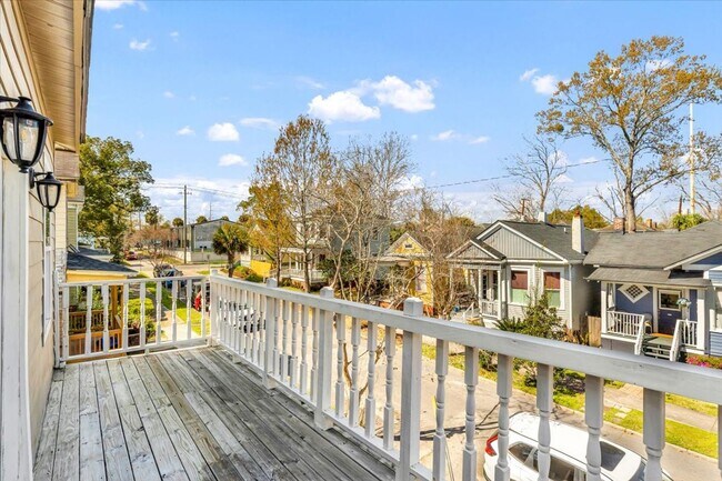 Building Photo - Beautiful 4 bedroom home downtown