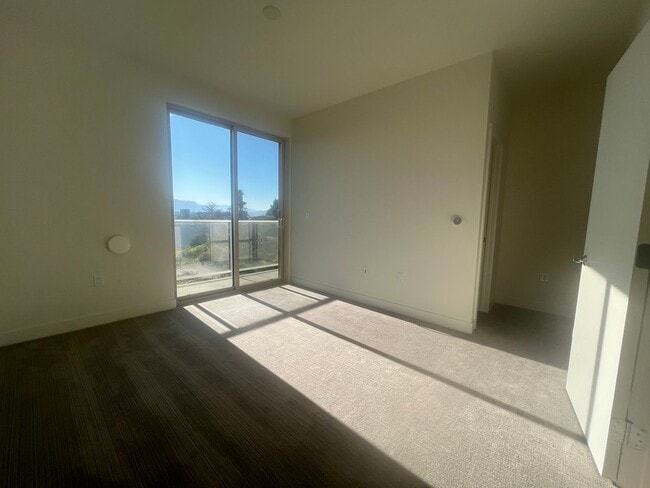 Building Photo - Brand New Three Bedroom Townhouse