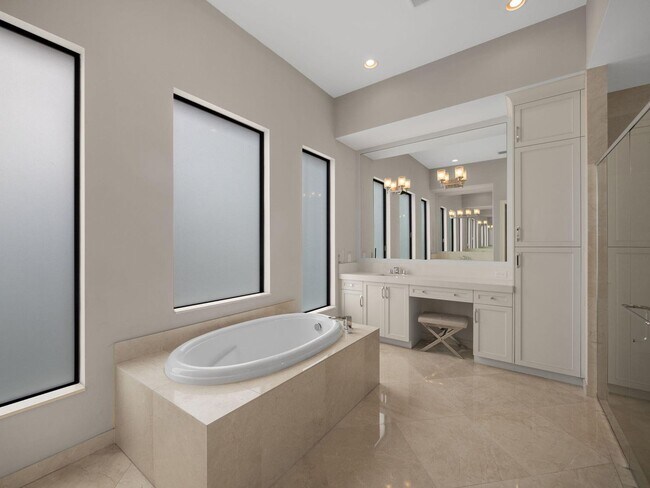 Building Photo - 9931 Bozzano Dr