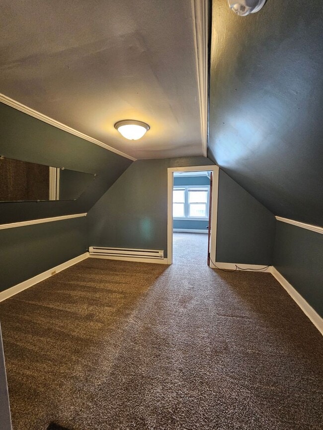 Building Photo - 3 Bedroom Home for Rent