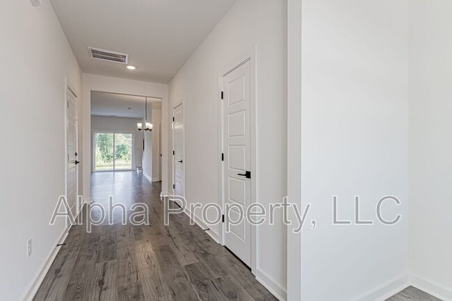 Building Photo - 1218 Westgate Vlg Dr