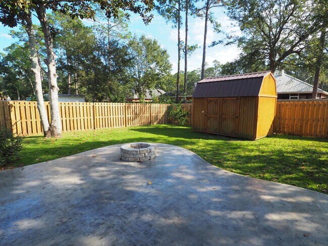 Building Photo - Gulf Shores Cottage close to park and schools!