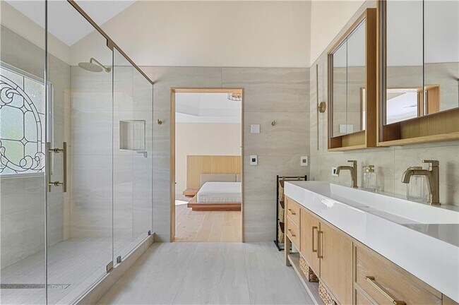 Building Photo - 2740 Stonehill Way