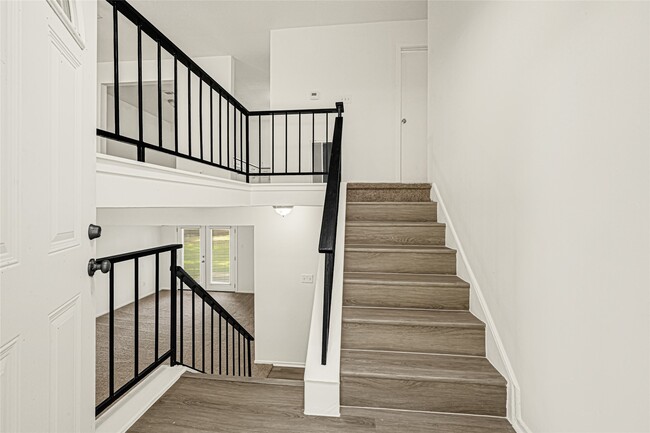 Building Photo - 8610 Timber View Dr