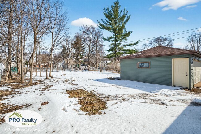 Building Photo - Recently Remodeled 4 Bedroom House