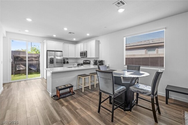 Building Photo - 9446 Sequoia Rdg Ave