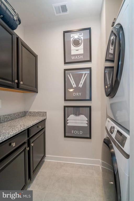 Building Photo - 5950 Etterbeek St