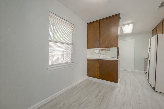 Building Photo - 3426 Bradford St