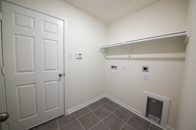 Building Photo - 9407 Castillo Ct