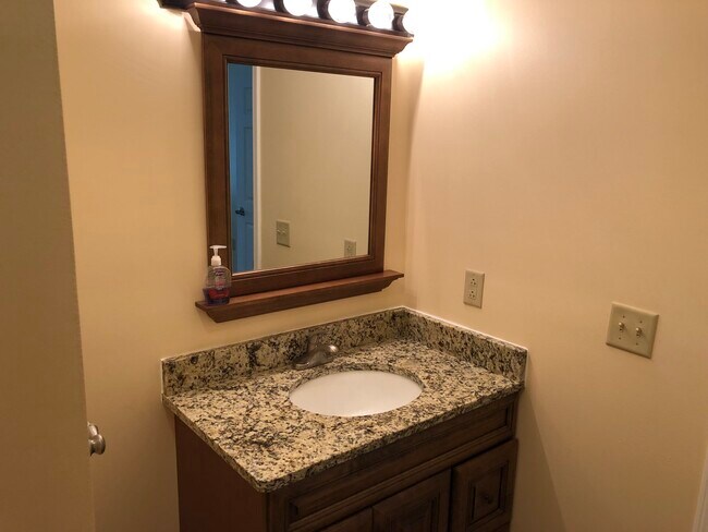 Building Photo - 124 Birdseye View Drive