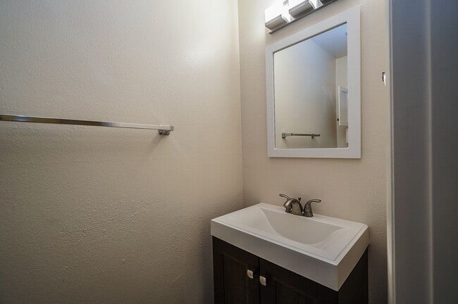 Building Photo - Exceptional 6-Bedroom Residence Near ASU with Garage & Modern Conveniences