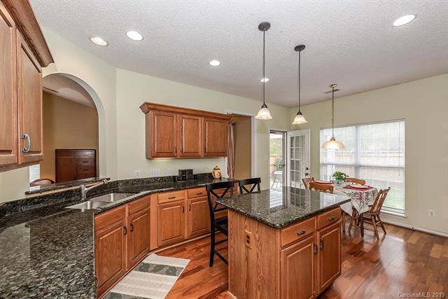 Building Photo - 6924 Lenhart Dr