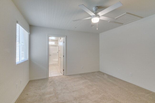 Building Photo - GORGEOUS TOWNHOME*UPGRADED*ALL APPLIANCES*...