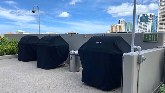 Building Photo - 1555 Kapiolani Blvd