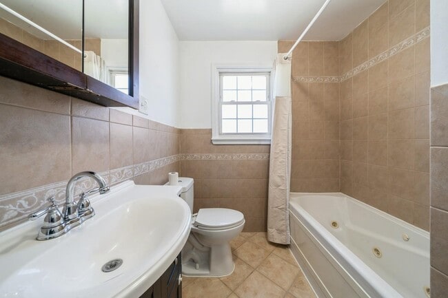 Building Photo - 940 SCHOPMAN Dr