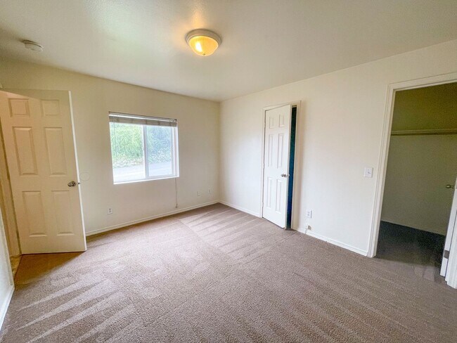 Building Photo - Close To Eureka and College of the Redwoods. Open Floor Plan. 2 Bathrooms!