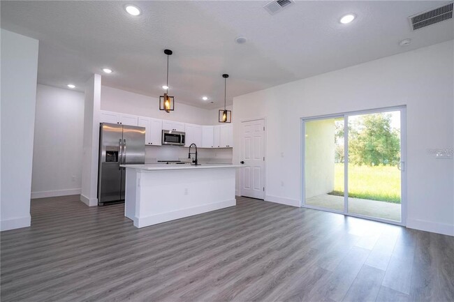 Building Photo - 6671 SW 151 Loop