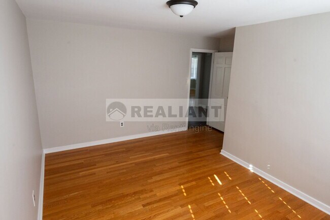 Building Photo - 517 N 3rd St