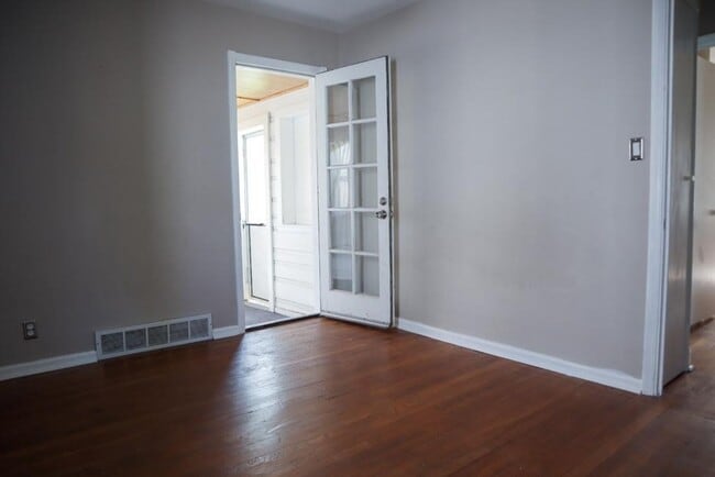 Building Photo - 4144 Hinsdale Rd