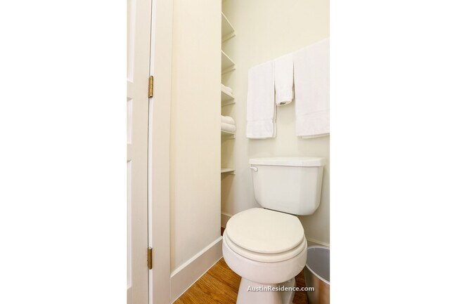 Building Photo - 711 32nd W St