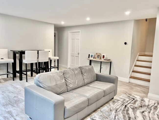 Building Photo - 326 Ponus Ridge Rd