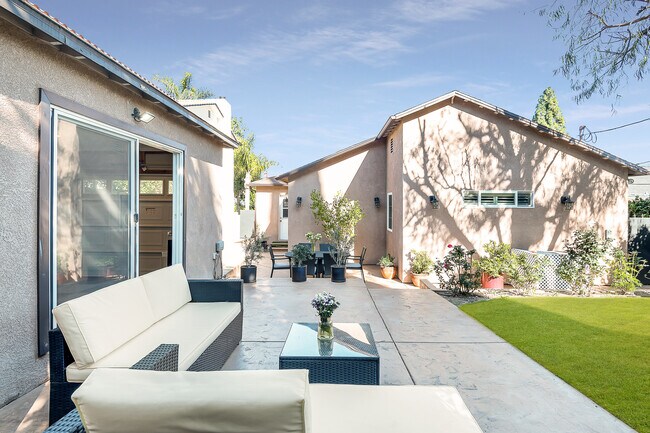 Building Photo - 17946 Valley Vista Blvd