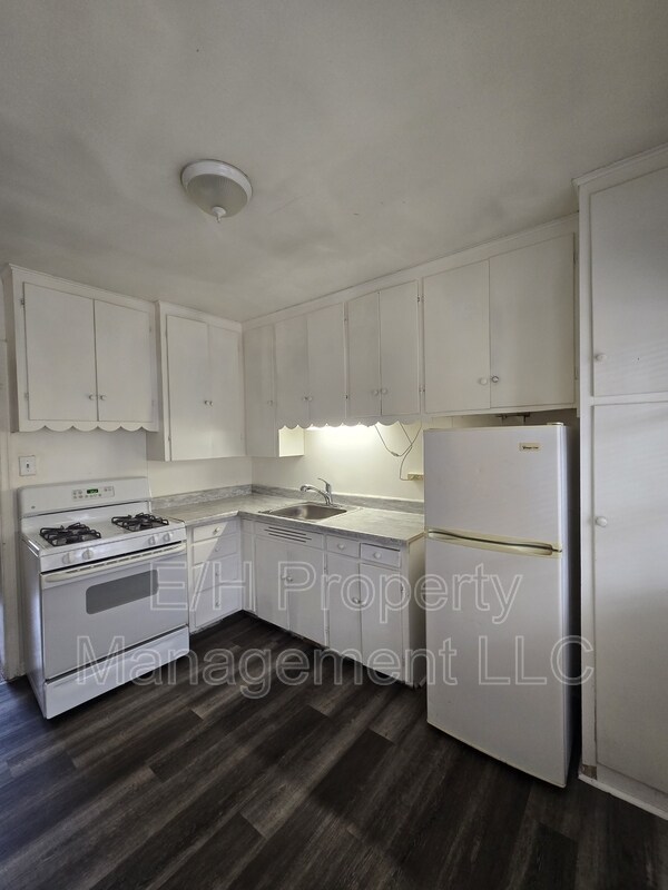 Building Photo - 528 S Glendale St