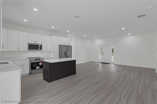Building Photo - 7539 Bernal Dr
