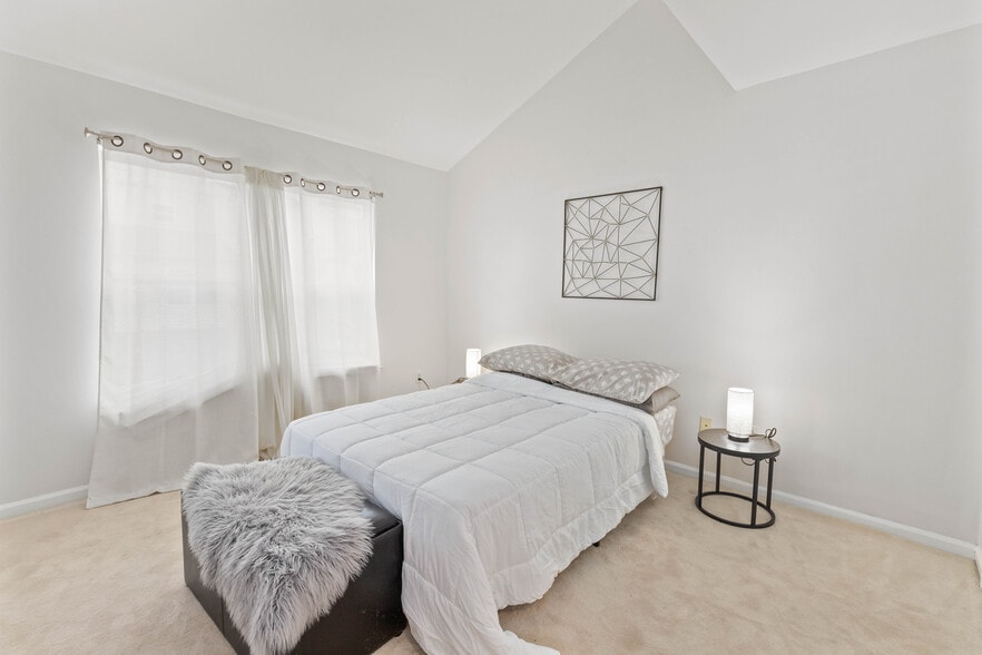 Building Photo - 1800 Campau Farms Cir