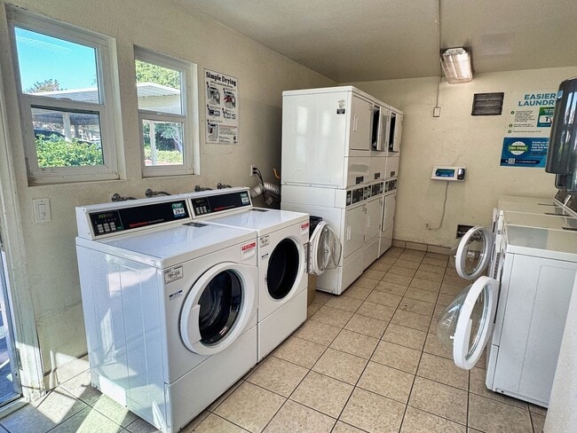 Building Photo - Beautiful and Bright 2-Bedroom Condo