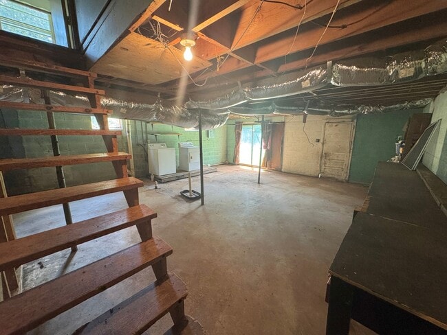 Building Photo - Rural Statesville - 3BR/1BA + Carport & Fu...