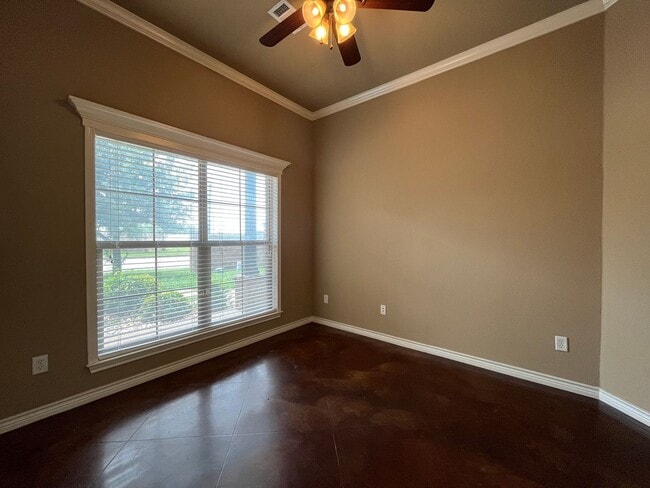 Building Photo - Single Family Homes for Lease in Surrey Vi...