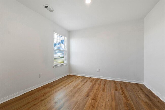 Building Photo - 317 Cres Park Dr