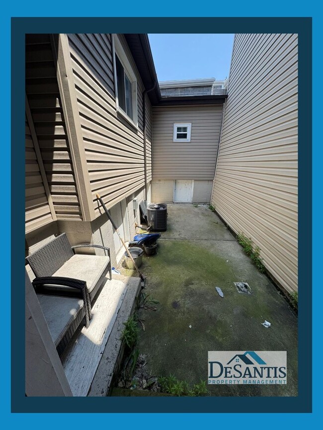 Building Photo - Spacious 4-Bedroom Home with Classic Charm...