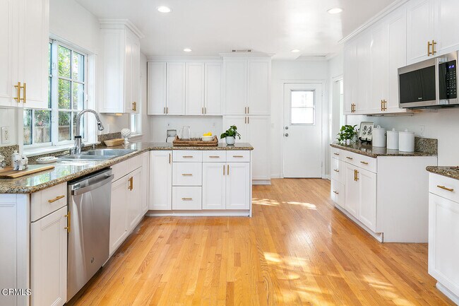 Building Photo - 2065 San Marino Ave