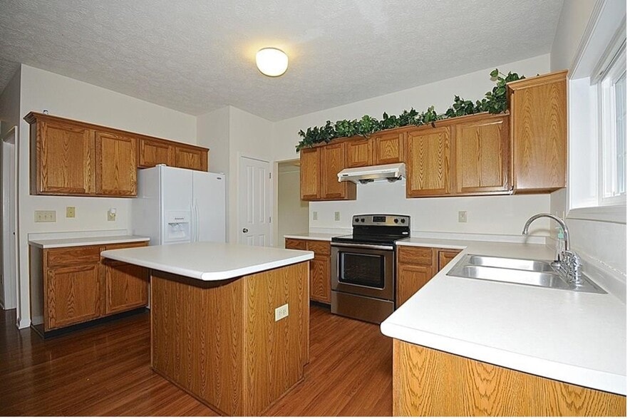 Building Photo - 3821 Brigade Cir