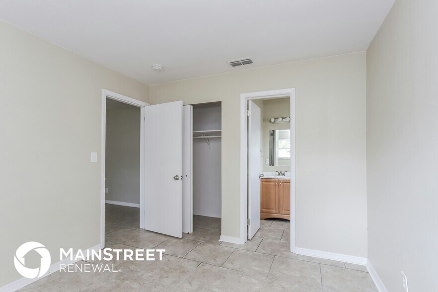 Building Photo - 2243 Trelaine Dr