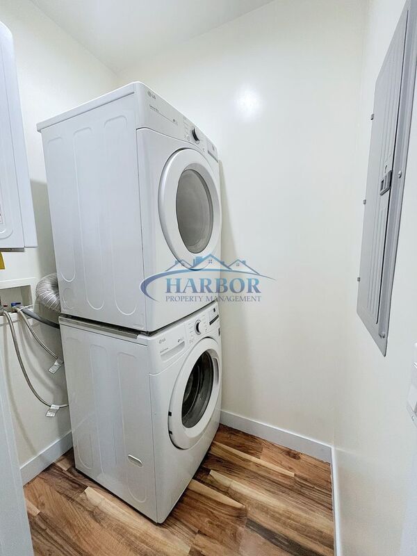 Building Photo - 646-646 W 19th St