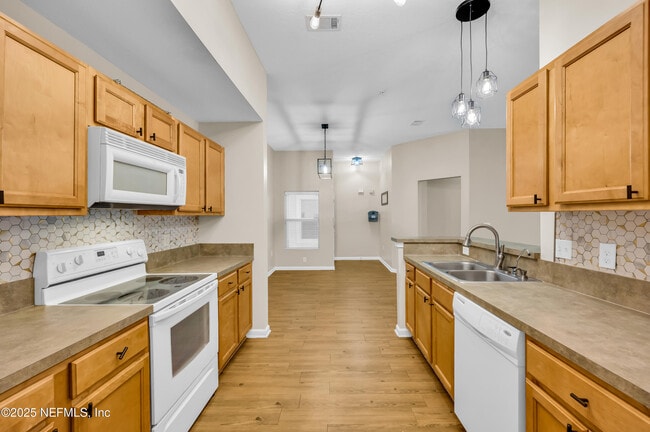 Building Photo - 7920 Merrill Rd