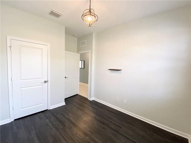 Building Photo - 4028 Tomoka Dr
