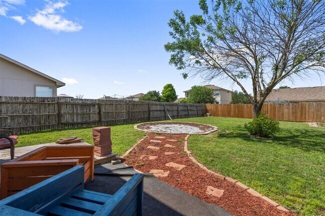 Building Photo - 220 Wegstrom St