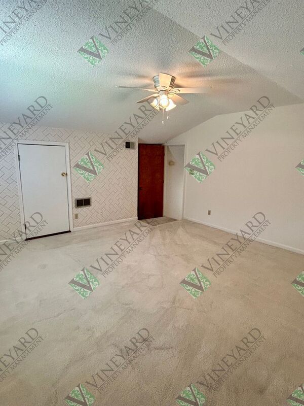Building Photo - 115 Nesbit Ferry Pl