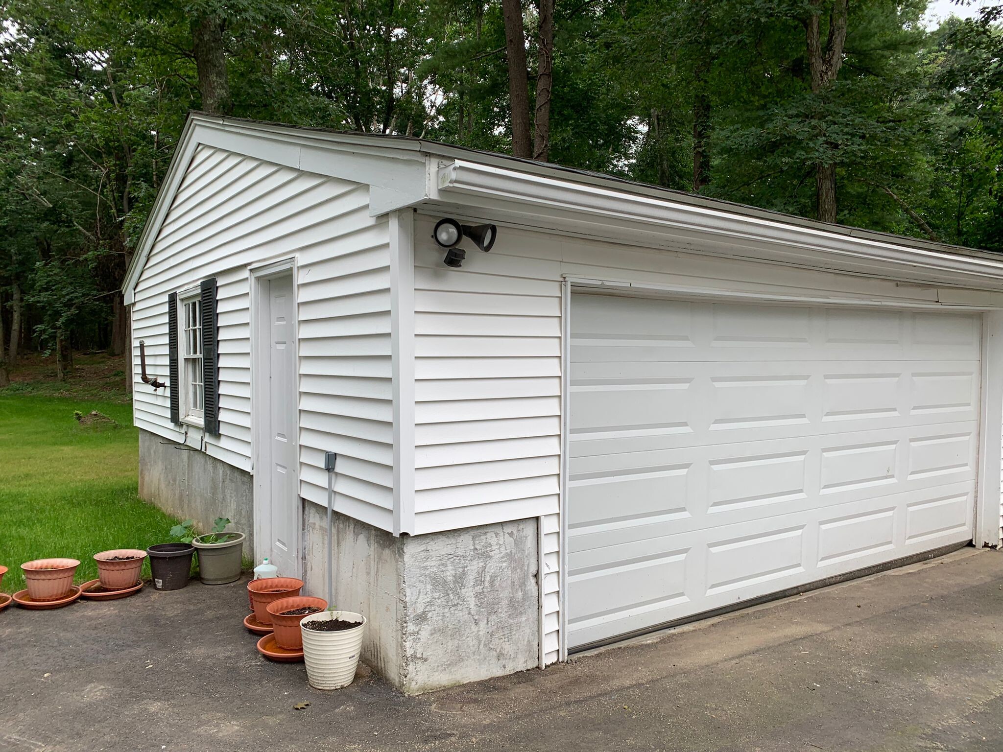 2 car Garage - 15 Sherwood Cir
