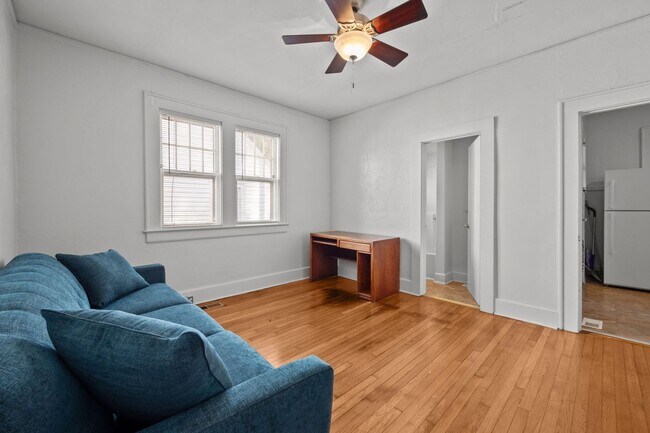 Building Photo - Spacious 5-Bed Home with Front Porch, Deck...