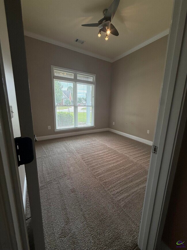 Building Photo - 104 Montview Way